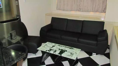 1 bedroom AC 1 block from Park Poblado Security