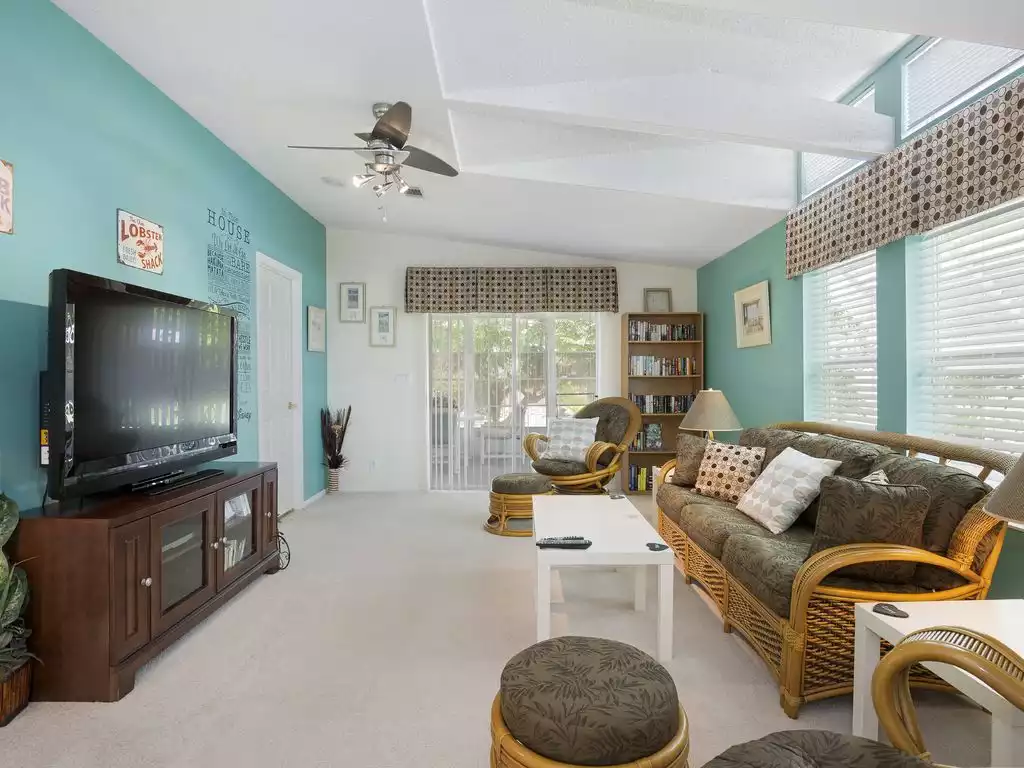 Second living area with 55 inch HDTV, full cable service, Wii and Playstation Second living area with 55 inch HDTV, full cable service, Wii and Playstation - Sleepy at Vista - Kissimmee