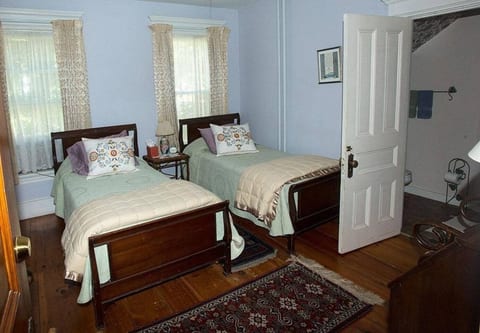 2 Twin beds on 1st floor with En-suite bathroom.