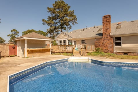 Pool, Deck, Pool-house Bar, BBQ and seating