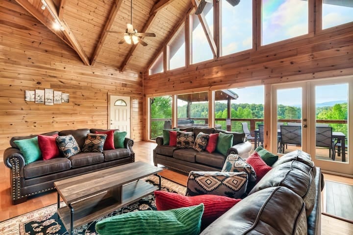 Prepare to embark on your Dollywood and Smoky Mountains adventure, as your cabin eagerly awaits your arrival!
