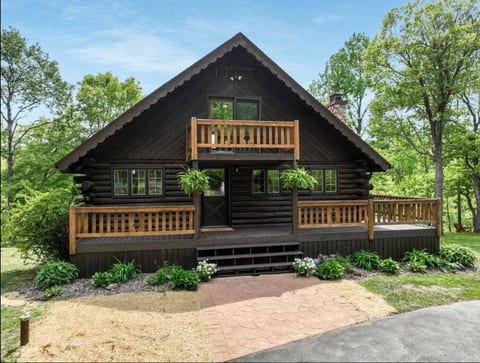 Hayward WI log cabin retreat, ATV, snowmobile, ski