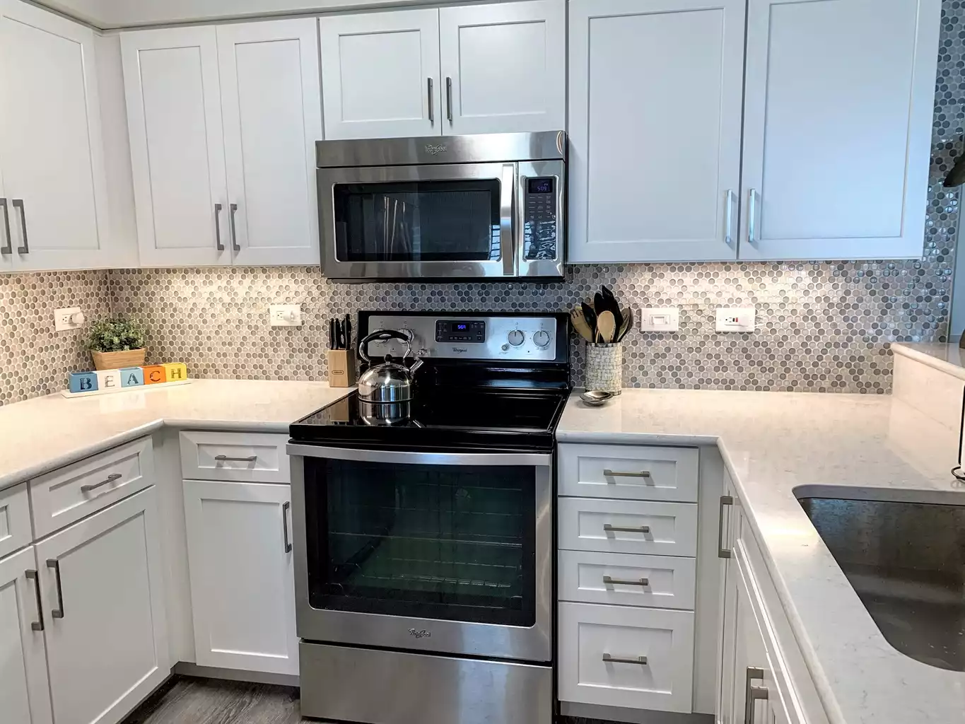 Stainless appliances & quartz countertops Stainless appliances & quartz countertops - Beachy Keen - Okaloosa Island