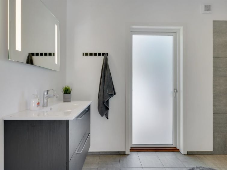 topenga-300m-from-the-sea/