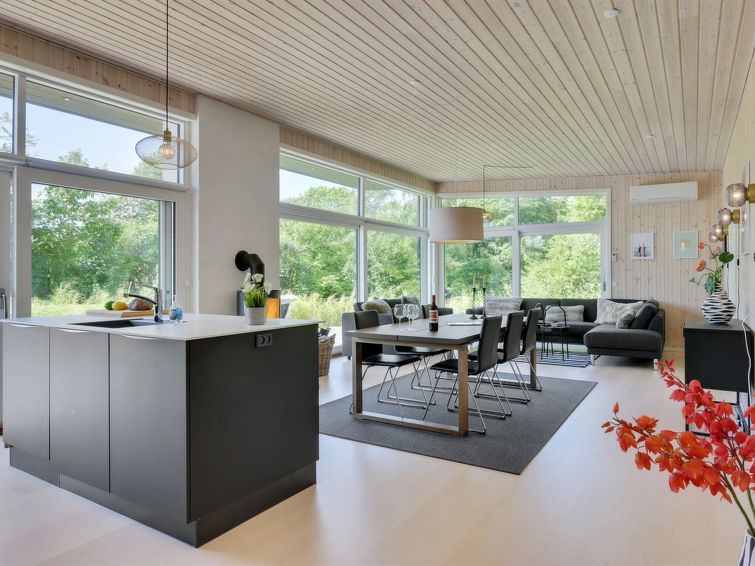 topenga-300m-from-the-sea/