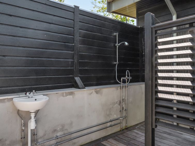 topenga-300m-from-the-sea/