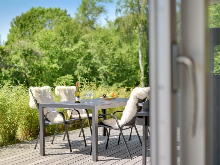 topenga-300m-from-the-sea/