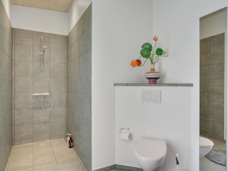 topenga-300m-from-the-sea/