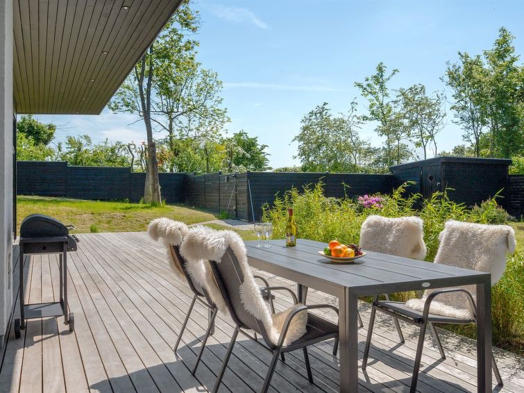 topenga-300m-from-the-sea/