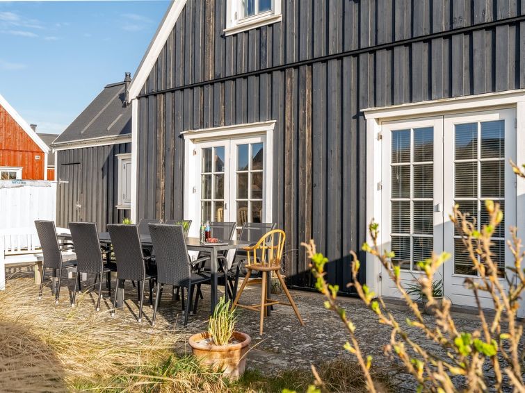 stine-1km-from-the-sea/