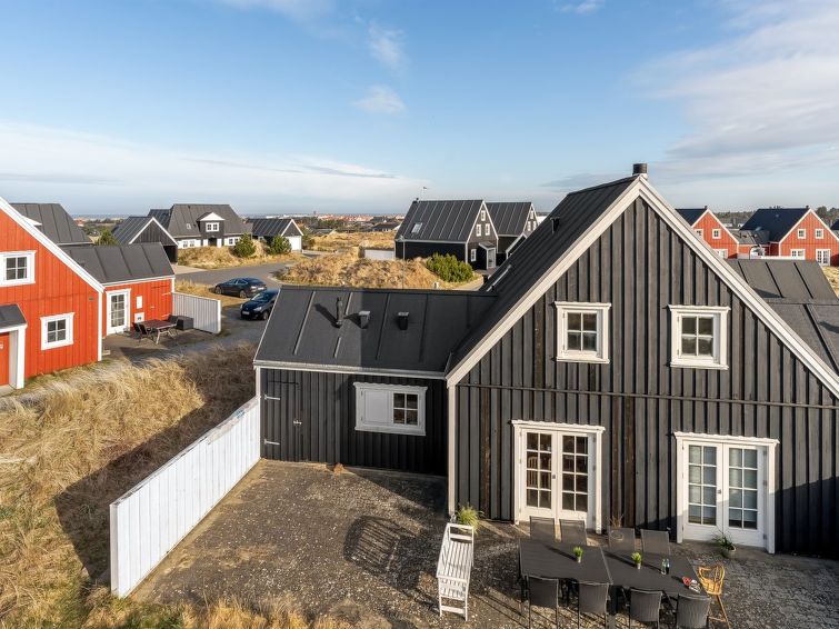 stine-1km-from-the-sea/