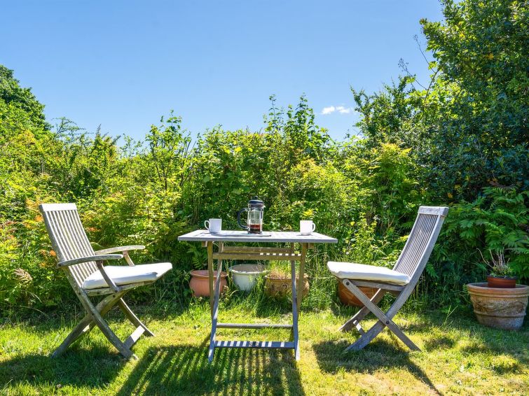 naira-1-8km-from-the-sea/