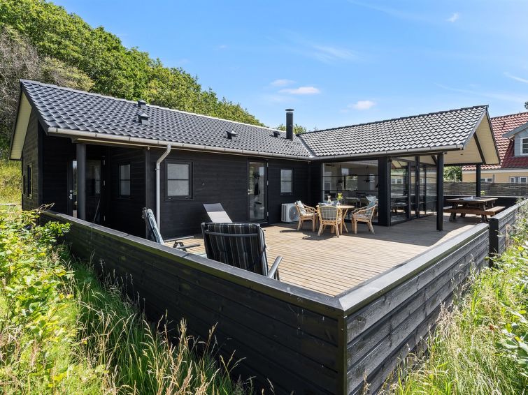 gunver-150m-from-the-sea/