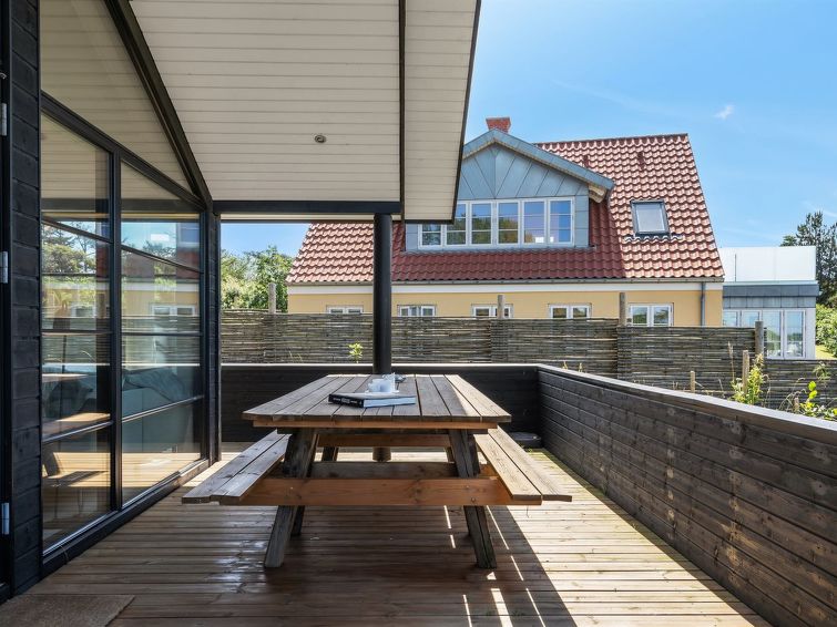 gunver-150m-from-the-sea/