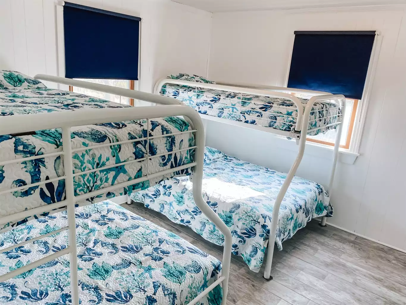 Back Bunk Bedroom with 2 pyramid bunks (twin over double) with TV. Back Bunk Bedroom with 2 pyramid bunks (twin over double) with TV. - Ye Scurvy Sea Dog - Nags Head