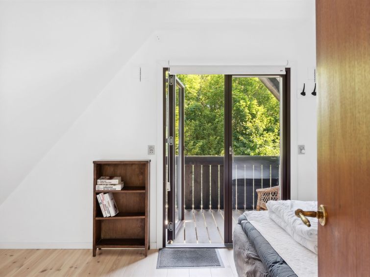 anssi-300m-from-the-sea/