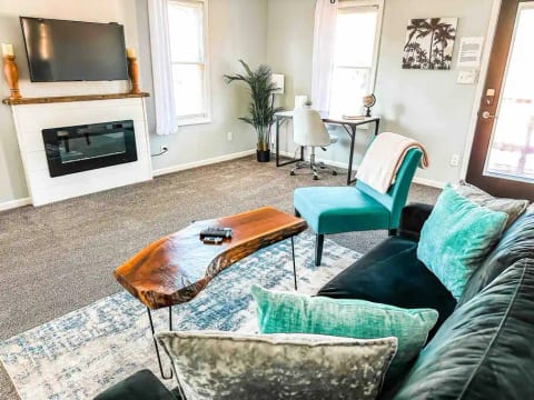 Cozy and Convenient 2BR in Prime Central Location