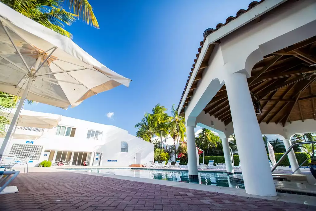 a-pefect-sunset-cupecoy-beach-club/