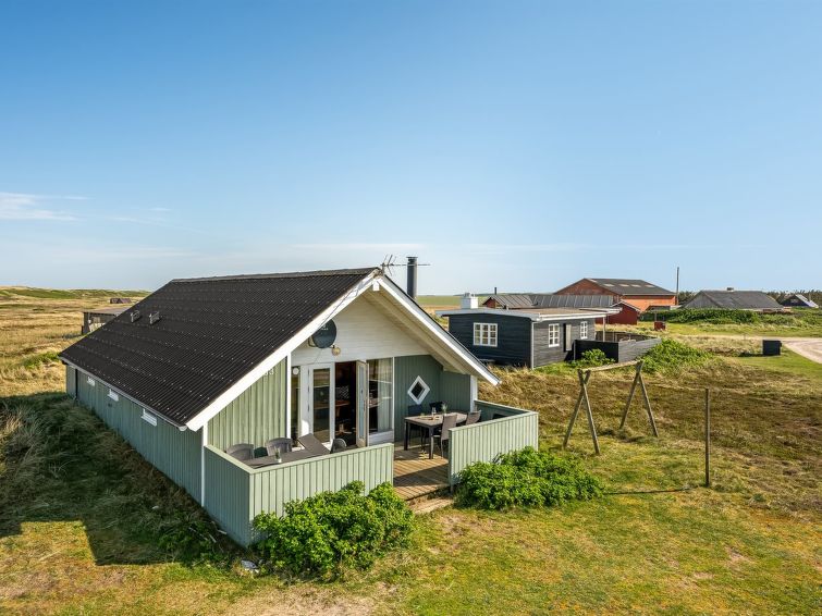 sofie-150m-from-the-sea/