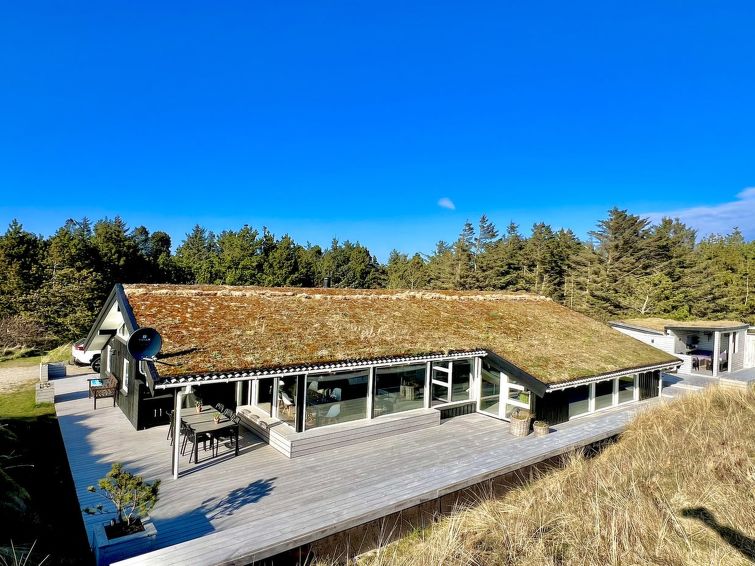 nilson-1-4km-from-the-sea/