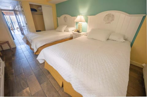 2 Queen Beds in Bedroom