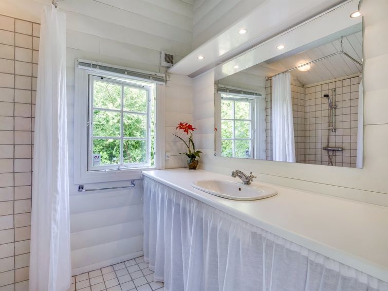 ottil-1km-from-the-sea/