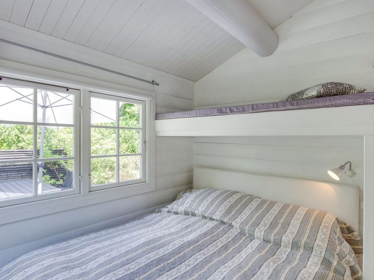 ottil-1km-from-the-sea/