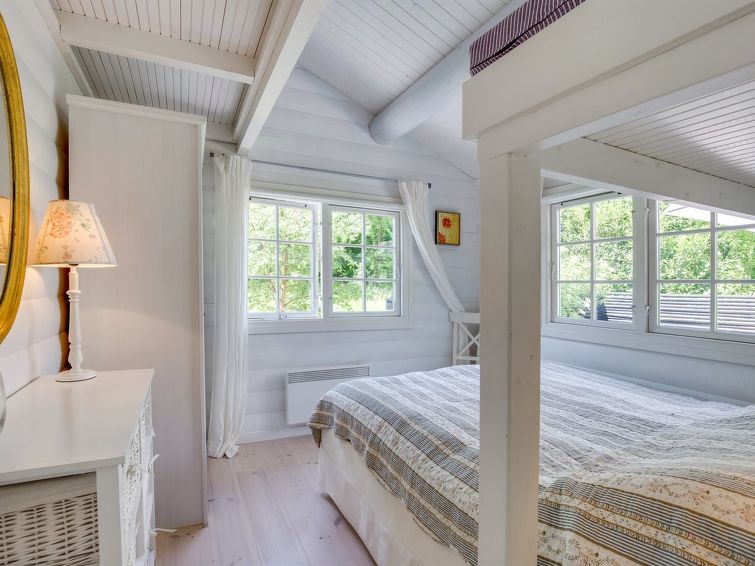 ottil-1km-from-the-sea/