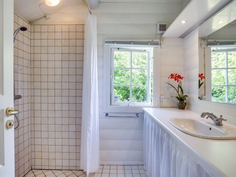 ottil-1km-from-the-sea/