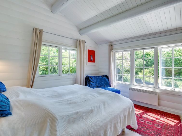 ottil-1km-from-the-sea/