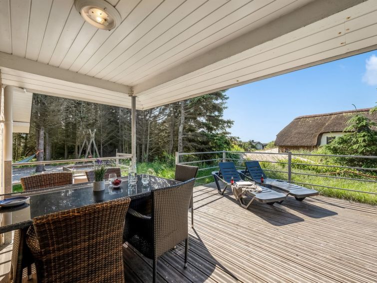 ewy-300m-from-the-sea/