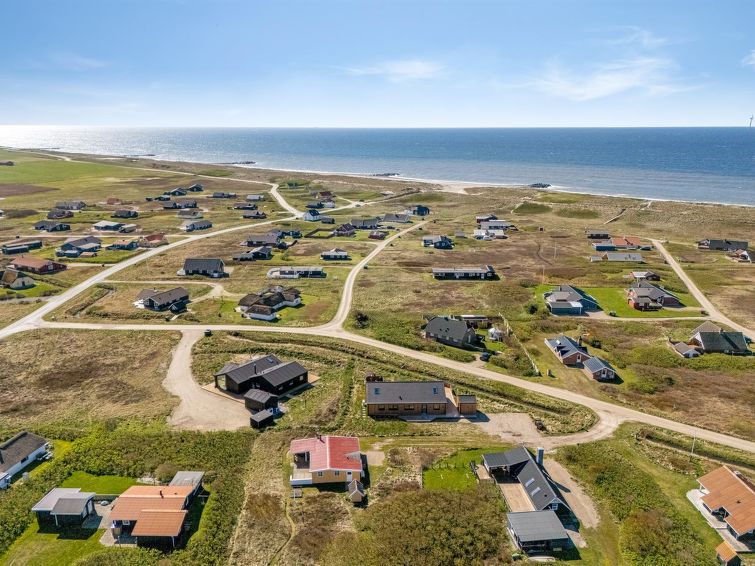 luiza-300m-from-the-sea/