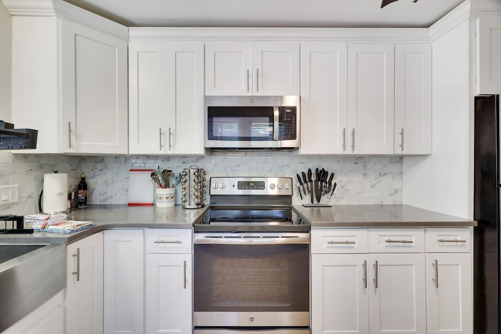 The kitchen is updated and well-equipped with Ninja and Oxo cookware and a coffee bar to meet all of your culinary needs. - *Lake*Hot Tub*Firepit*Pets* Enjoy Chill@TheStill - Pocono Summit