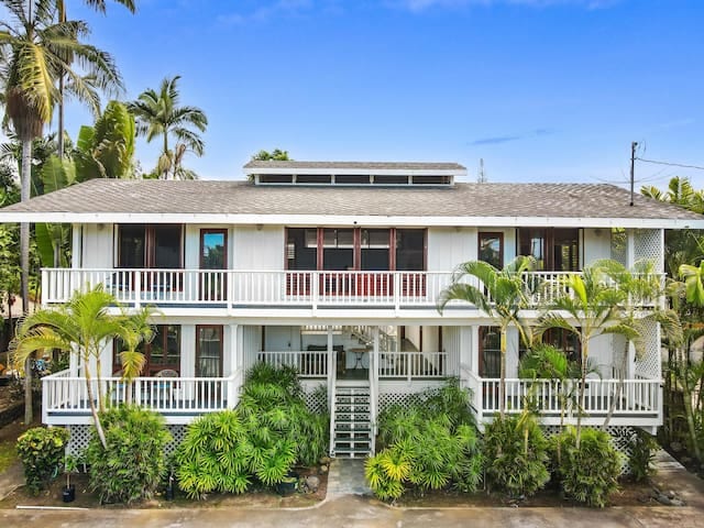 Walk to Beach! Spacious 5 Bedroom, 5 Bath w/ Pool! - Kailua-Kona