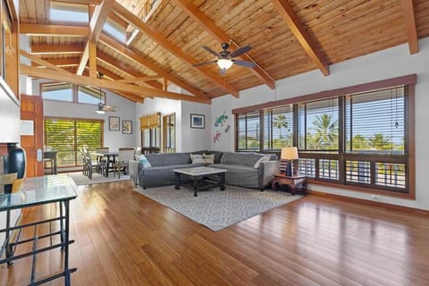 Walk to Beach! Spacious 5 Bedroom, 5 Bath w/ Pool!