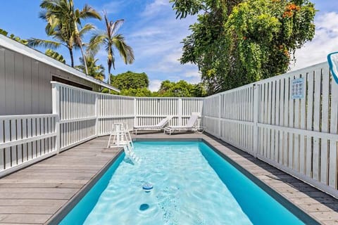 Walk to Beach! Spacious 5 Bedroom, 5 Bath w/ Pool!