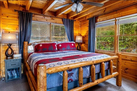 Bear Hugs Cabin Mt Sunset Views Hot Tub Pool Table