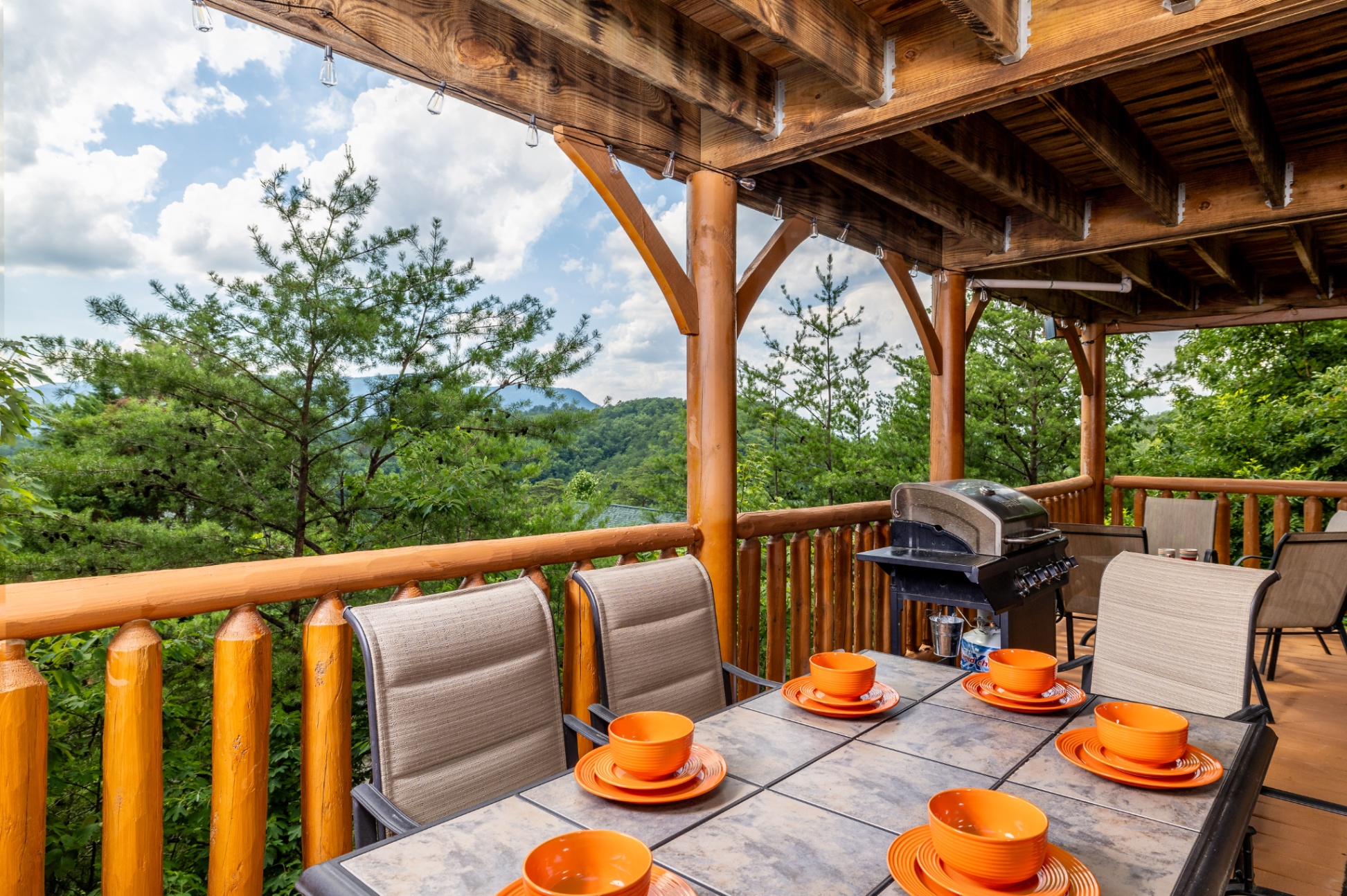 bear-hugs-cabin-mt-sunset-views-hot-tub-pool-table/