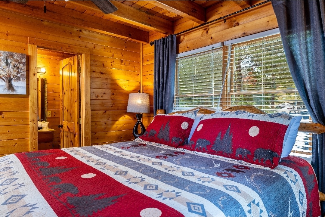 bear-hugs-cabin-mt-sunset-views-hot-tub-pool-table/