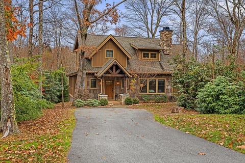 Timberwalk Cottage is charming inside and out.  It is nestled in the trees and quiet - so quiet you can hear the rustling of the trees and the birdsong.