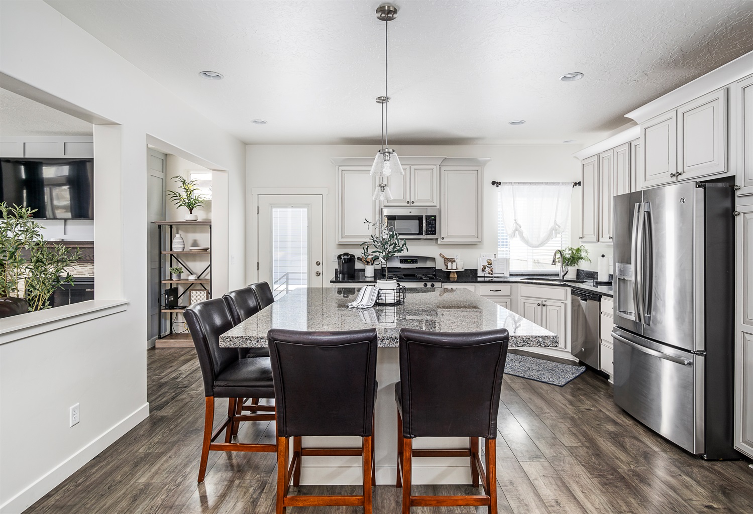 beautiful-4-bedroom-private-home-with-easy-access-to-provo-and-slc/