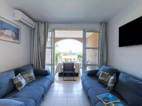 Le Village (E1103)