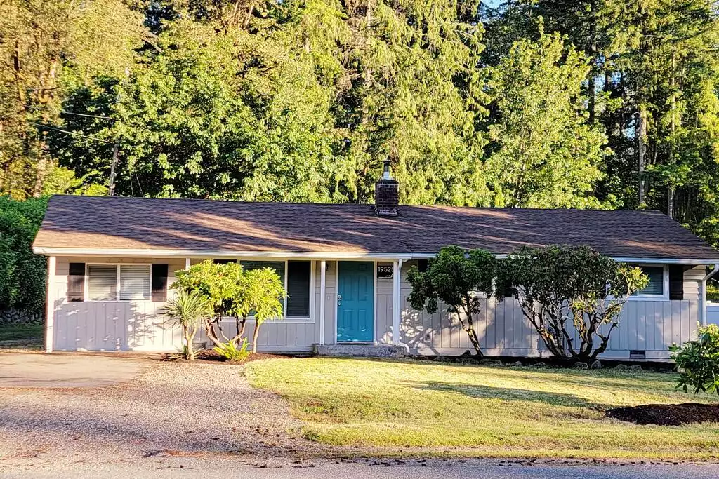 3-bdrm home with office! Pet Friendly! *Unit A*