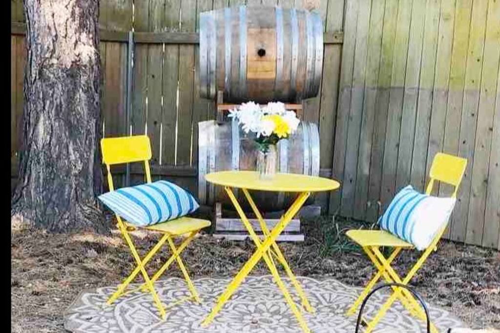 New Bistro Set in the shade for morning coffee or mimosas! - Outdoor Fire-pit, BBQ, Swing - Walk to everything! - Dundee