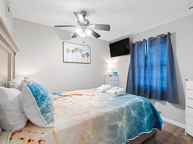 beautiful-ocean-view-pool-at-breakers-unit-220/