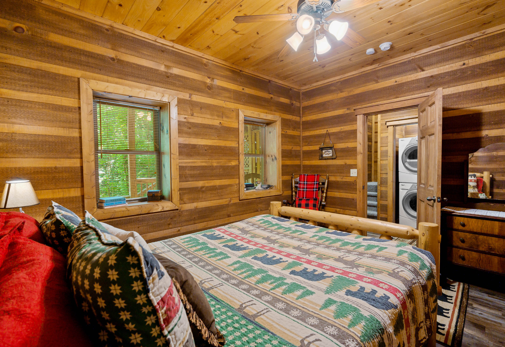 Smoky Mountain Fall Retreat! Pooltable Hottub Wifi Sevierville