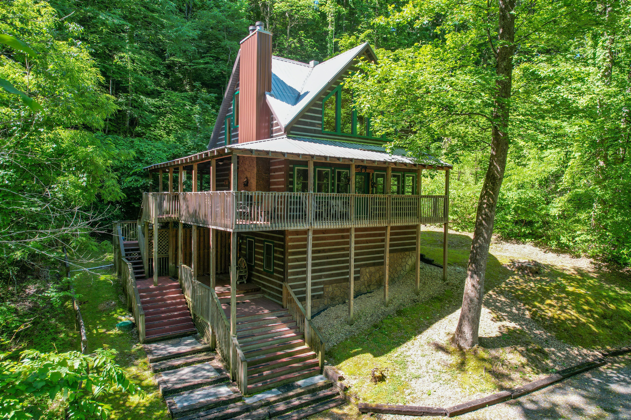 Chillin the Most, summer 2023.  Come make memories with us!  We' d love to host you & your family or friends!  Woodsy view, secluded location.  Quiet and peaceful location, and convenient to the park and all attractions and restaurants!