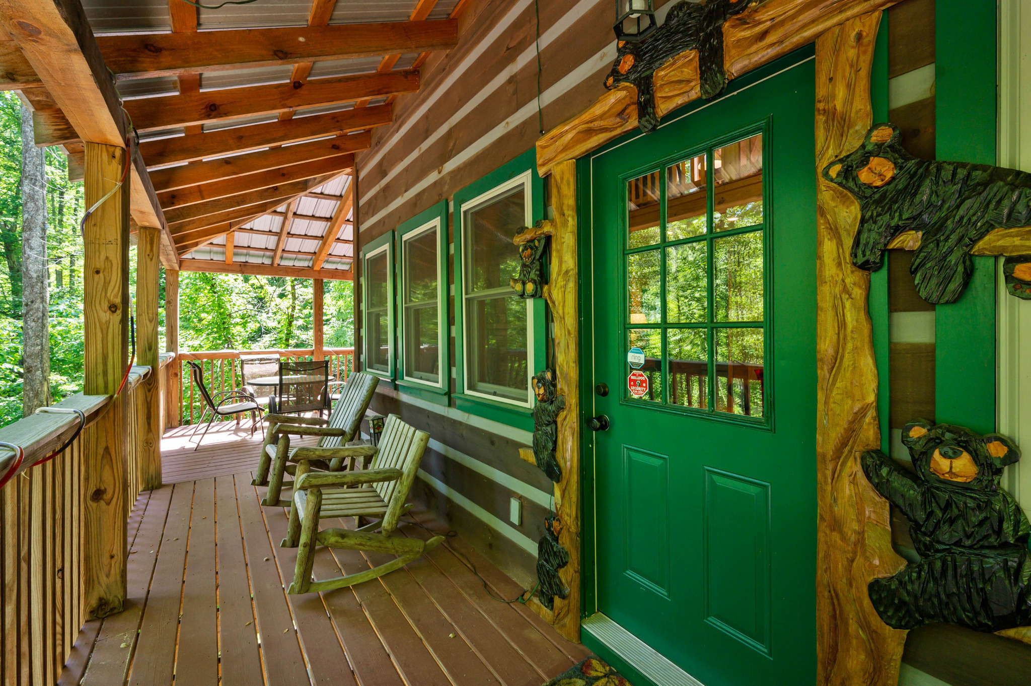 Upper covered deck, with fireplace, large grill, private  hottub,  lots of comfortable seating to enjoy being outdoors, watching local wildlife or hanging out with your favorite people.