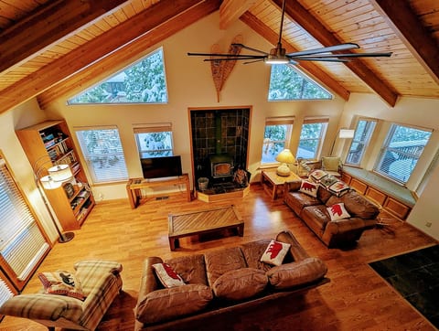 Nest in the woods with fireplace and EV charger image 1