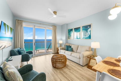 Living room w/ queen sleeper sofa and smart TV